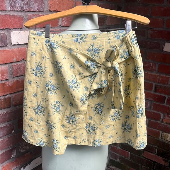 Maison D’Amelie Dresses & Skirts - Maison D’Amelie Floral Linen Blend Wrap Skirt size Medium